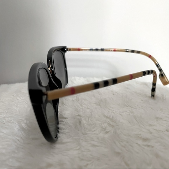 Burberry Women’s Luxury BE4316 Willow Gradient Sunglass - Picture 8 of 12